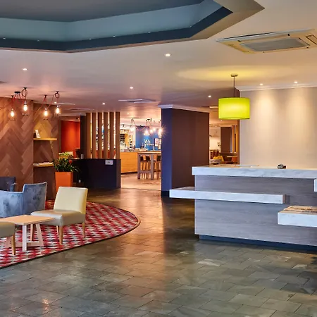 Leeds By Ihg Готель Гарфорт