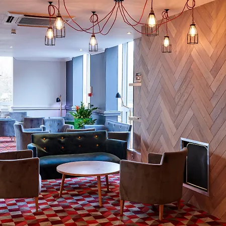 Leeds By Ihg Готель Гарфорт