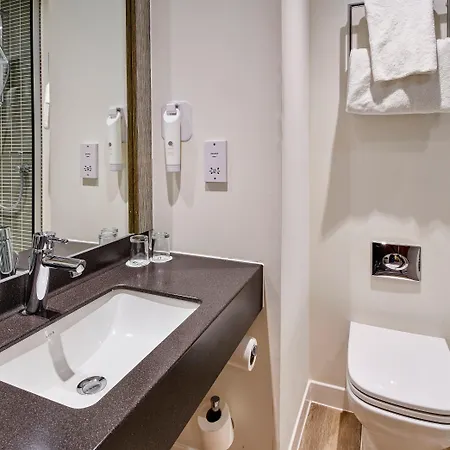 Leeds By Ihg Готель Гарфорт