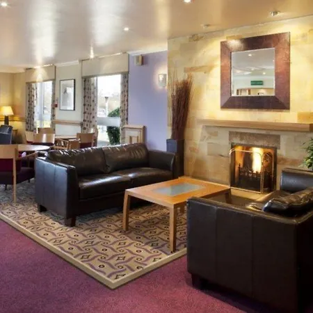 Готель Leeds By Ihg