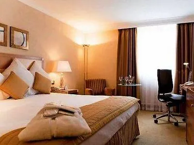 Готель Leeds By Ihg 4*