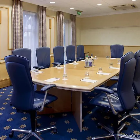 Готель Leeds By Ihg