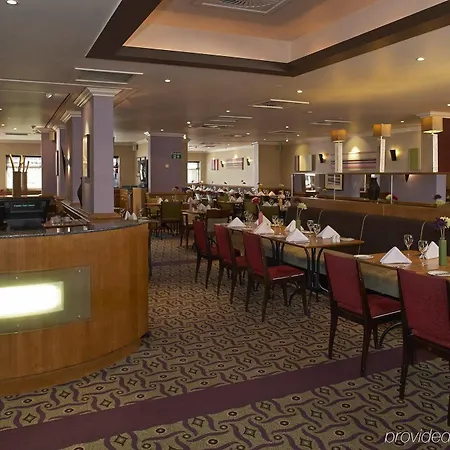 Готель Leeds By Ihg